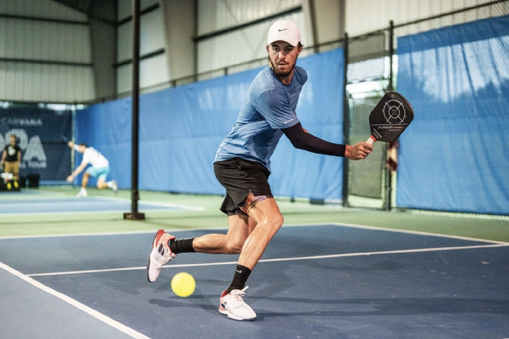 Top 3 thế giới pickleball bị loại vì ném vợt trúng khán giả - Ảnh 2.
