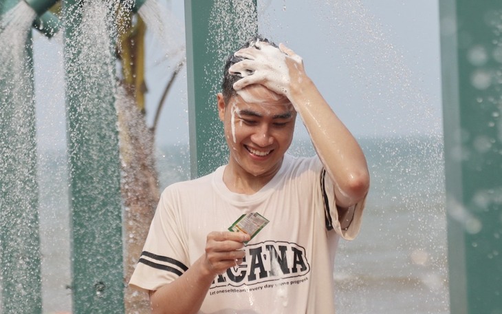 'Biển người' chen chân xem khai mạc Festival Du lịch Cửa Lò - Ảnh 5.