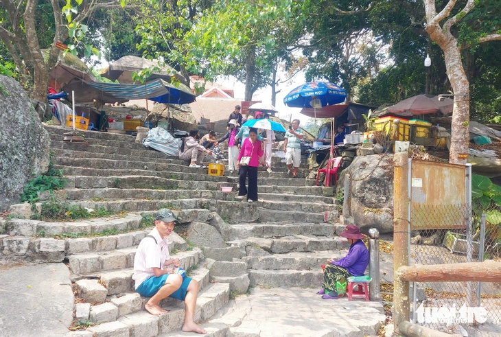 núi Cấm - Ảnh 1.