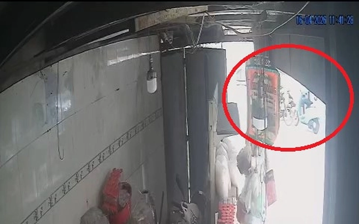 Tạm giữ tài xế xe ôm công nghệ dùng hung khí đánh người ở phường Bình Hưng Hòa - Ảnh 2.