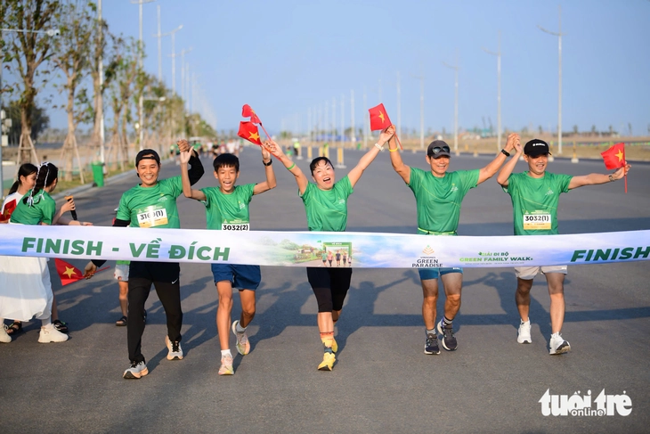 Cả nhà mình nắm tay cùng về đích Green Family Walk Cần Giờ - Ảnh 8.