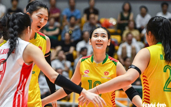 Sao bóng chuyền nữ Trung Quốc khóc nức nở sau trận thua tại Việt Nam - Ảnh 6.