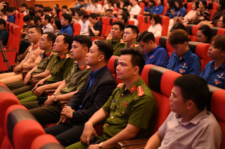 Thanh niên cả nước chọn 7 chương trình, 16 chỉ tiêu thực hiện Nghị quyết Đại hội Đảng - Ảnh 2.