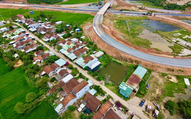 Dân bị thu hồi đất làm khu tái định cư lại không được định cư, tỉnh giao xã kiểm tra  - Ảnh 2.