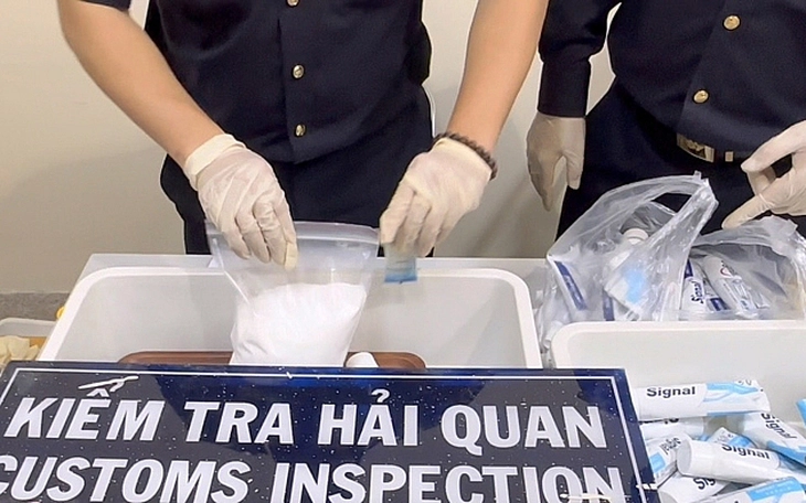 Từ vụ 4 tiếp viên xách tay ma túy, kiến nghị trách nhiệm doanh nghiệp vận chuyển, giao hàng - Ảnh 1.