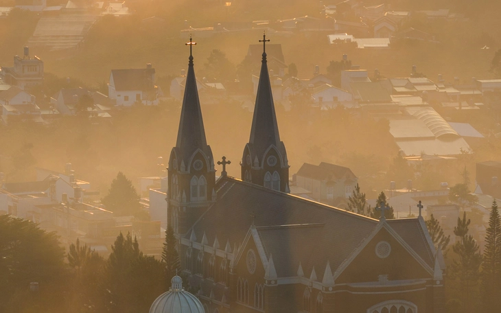 Những cung đường bồng bềnh Đà Lạt mùa săn mây - Ảnh 2.