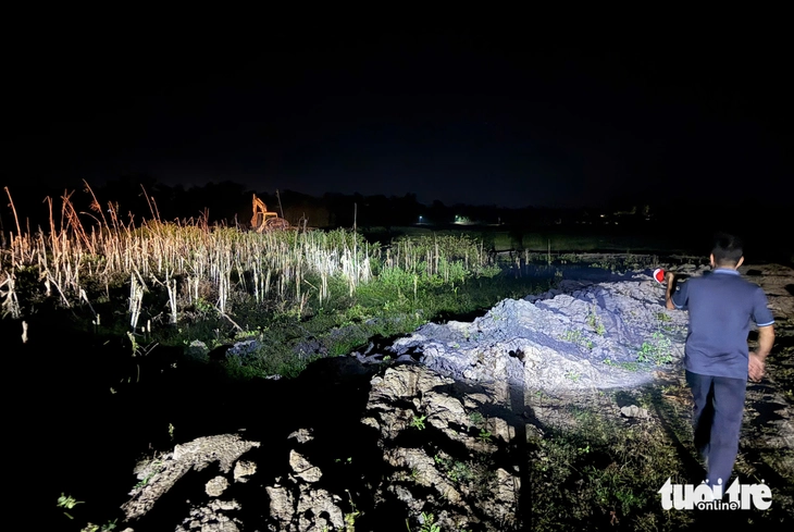 múc đất - Ảnh 2.