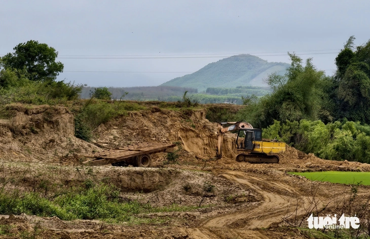 Lợi dụng 'cải tạo đất', múc đất nông nghiệp đem bán? - Ảnh 6.