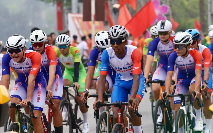 Bất ngờ ở chặng mở màn Cúp truyền hình TP.HCM 2026 - Ảnh 3.