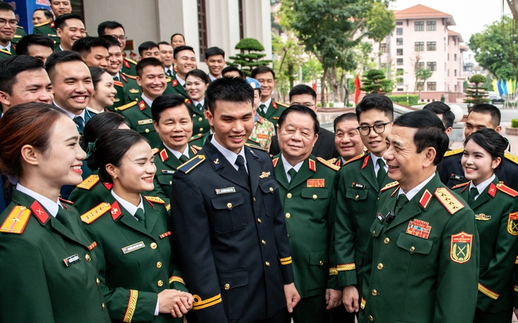 Sĩ quan điện toán tàu ngầm Kilo 636 kể chuyện dưới lòng biển sâu - Ảnh 4.