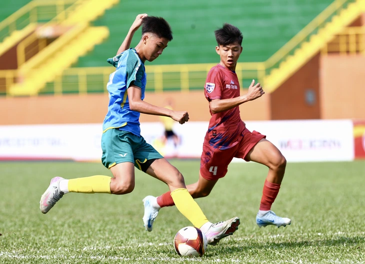 Mưa bàn thắng ở buổi chiều nắng gắt khai mạc Giải U15 quốc gia - Ảnh 2.