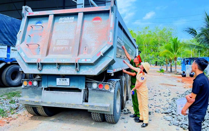 Cục Cảnh sát giao thông phối hợp với Đồng Nai tuần tra giao thông ở 5 quốc lộ trọng điểm - Ảnh 5.