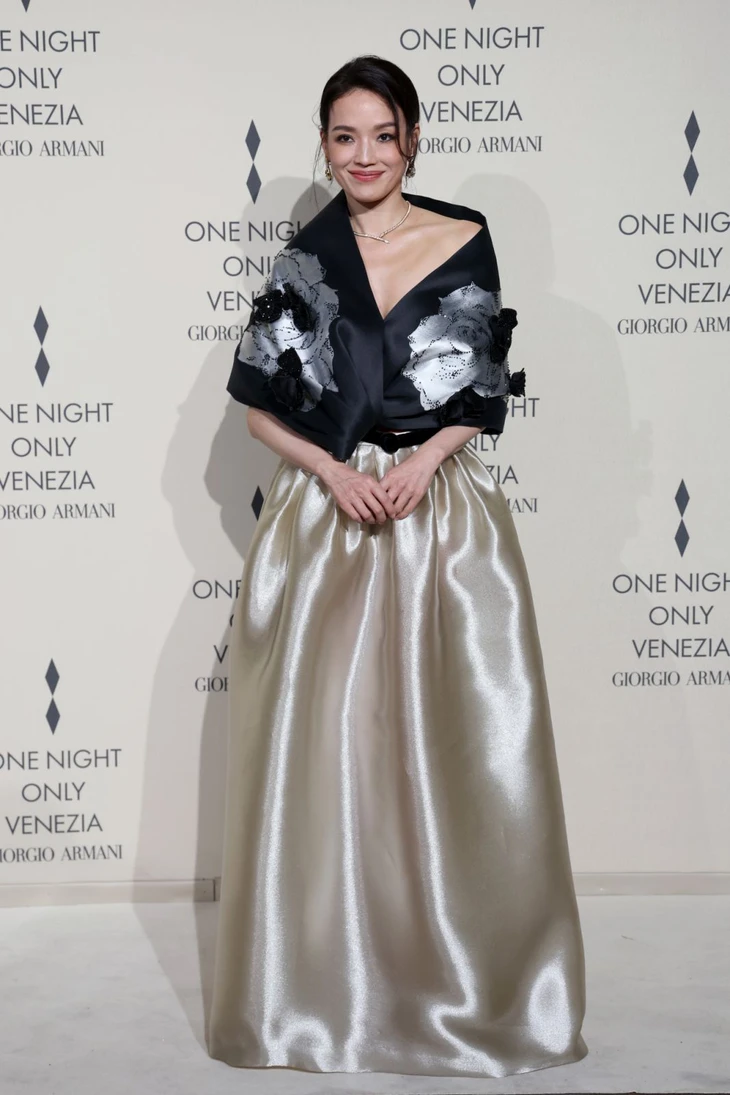 Thời trang hút ống kính của Thư Kỳ, nhan sắc như bị thời gian bỏ quên - Ảnh 5.