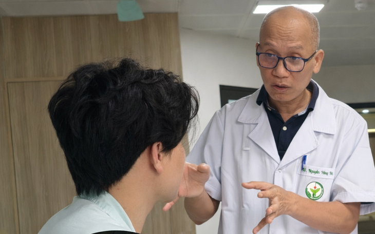 Đùa nghịch với anh trai, trẻ 11 tuổi bị dao cắm vào đầu - Ảnh 3.