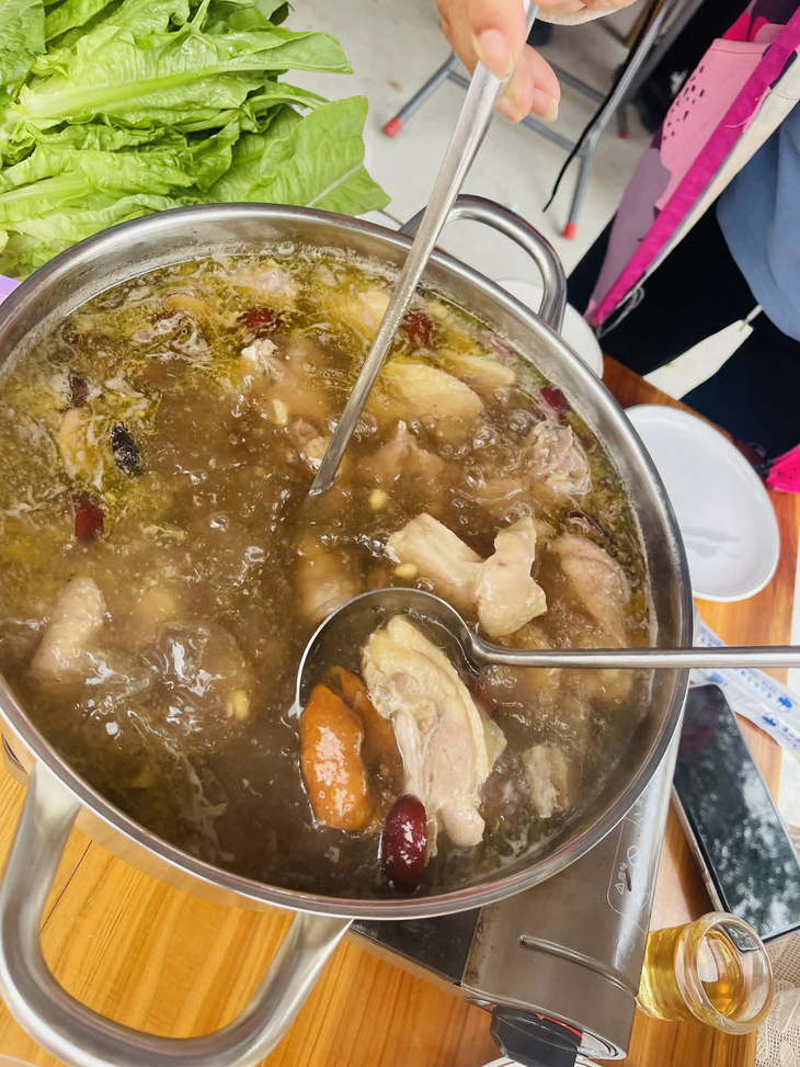 lẩu gà - Ảnh 2.