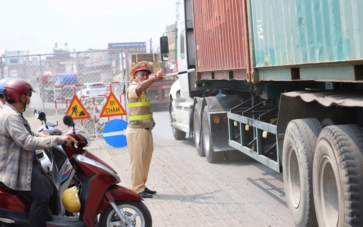 Nhà xe, tài xế 'kêu trời' vì cách tính vé tháng qua trạm thu phí Cam Thịnh trên quốc lộ 1 Khánh Hòa  - Ảnh 4.