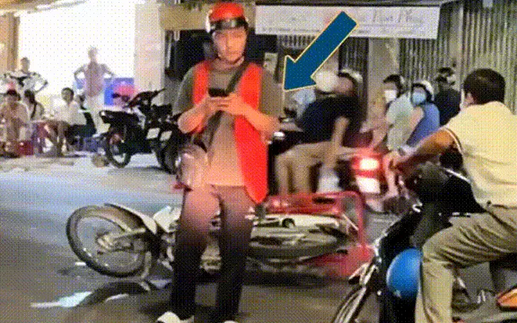 Vụ học sinh bị đánh giữa đường ở Tây Ninh: chỉ vì chạy vượt qua xe khác mà bị đánh - Ảnh 2.