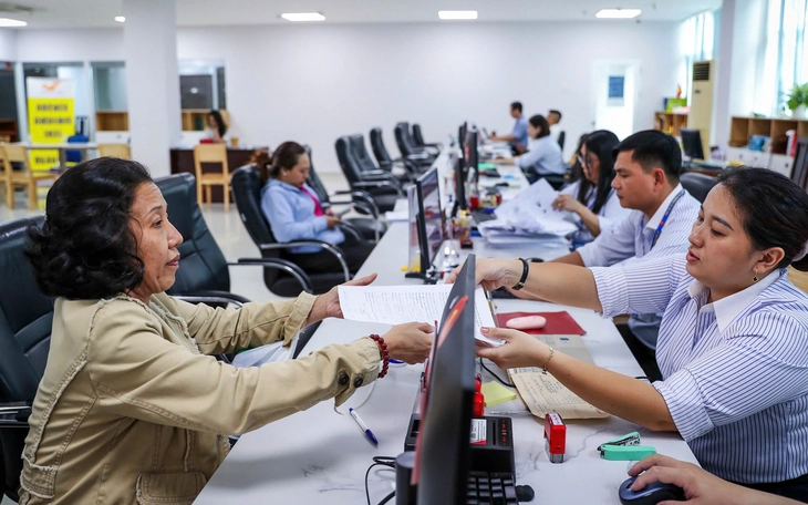 Thủ tướng: Nâng ngưỡng chịu thuế với hộ kinh doanh lên 1 tỉ đồng để tháo gỡ khó khăn - Ảnh 3.