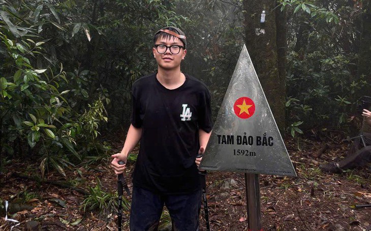 Tìm thấy nam sinh viên mất tích khi leo núi Tam Đảo - Ảnh 4.