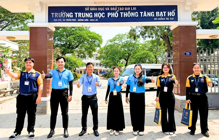 Vừa tốt nghiệp cử nhân Đại học Gia Định học ngay lên thạc sĩ - Ảnh 3.