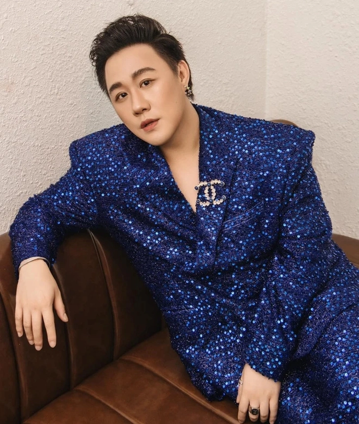 Trung Quân Idol: Từng xin lỗi vì tham gia 'hội khăn giấy ướt', chê bai Táo quân   - Ảnh 2.