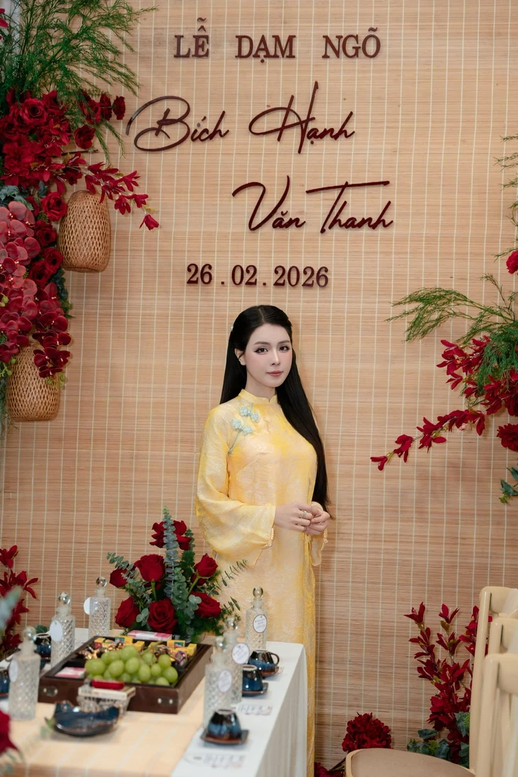 Vợ chưa cưới của cầu thủ Văn Thanh khoe ảnh dạm ngõ - Ảnh 6.