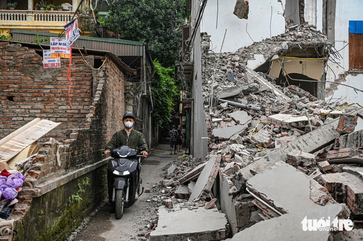 Người dân tất bật di dời, bàn giao mặt bằng làm cầu dây văng gần 20.000 tỉ ở Hà Nội - Ảnh 11.