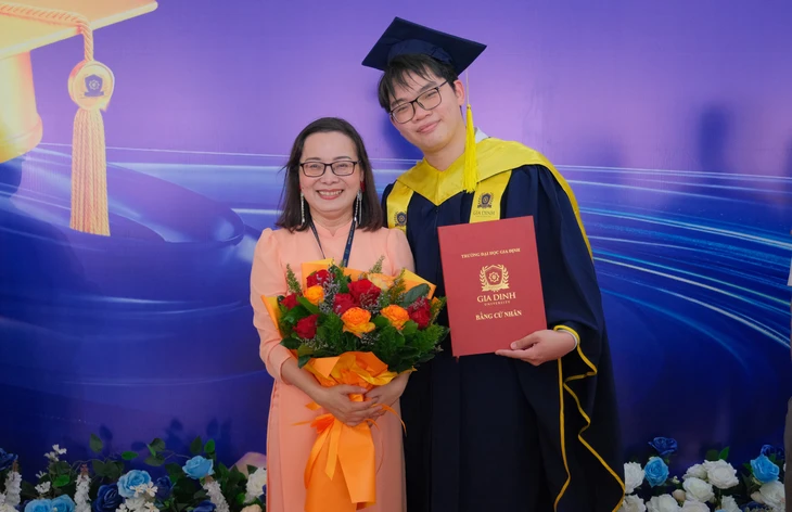 Vừa tốt nghiệp cử nhân Đại học Gia Định học ngay lên thạc sĩ - Ảnh 2.