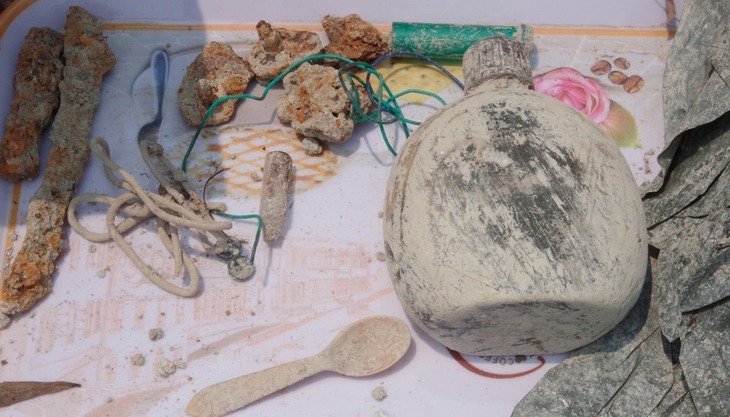 Tìm thấy 3 hài cốt liệt sĩ cùng chiếc bình tông khắc chữ 'Huynh' tại cao điểm 278 Quảng Trị - Ảnh 2.