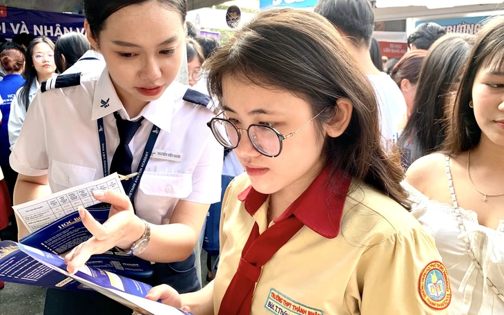 UEH ra mắt không gian học tập đắm chìm, học bằng trải nghiệm số - Ảnh 4.