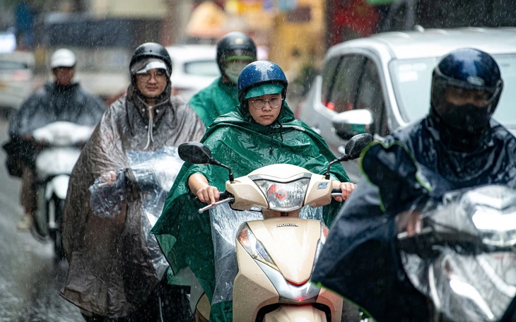 Không khí lạnh áp sát biên giới, bắt đầu gây mưa dông ở vùng núi Bắc Bộ - Ảnh 3.