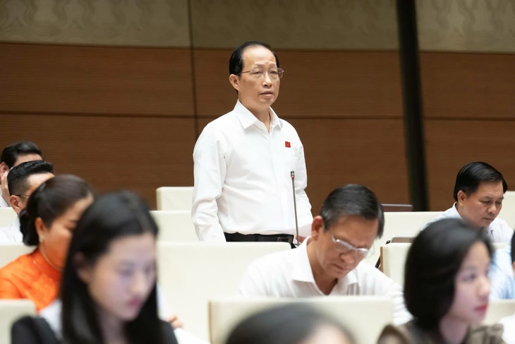 Xây 6 phòng học 4 năm mới xong, đại biểu đề xuất không ưu tiên đấu thầu giá thấp - Ảnh 3.