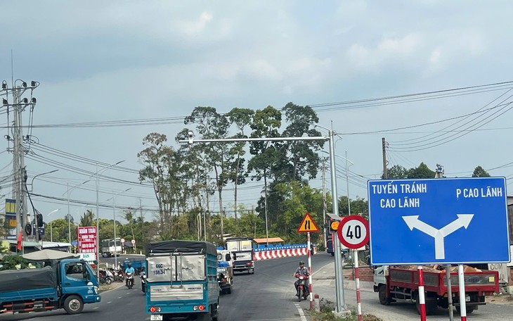 Đồng Tháp chi gần 1 tỉ đồng lắp đèn tín hiệu, cải tạo nút giao điểm cuối tuyến tránh Cao Lãnh - Ảnh 2.