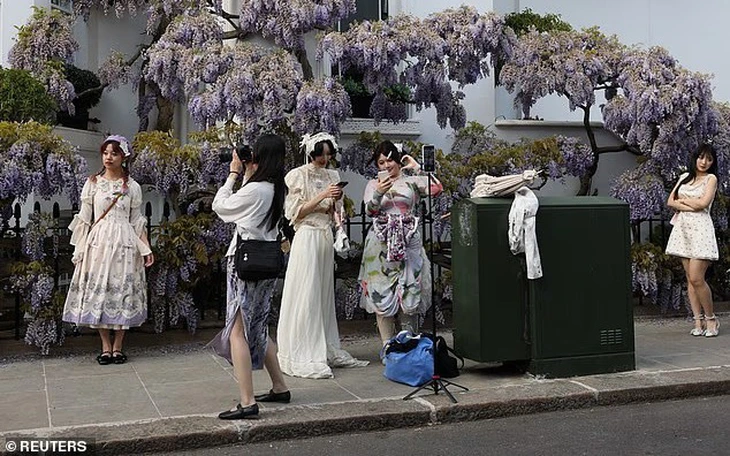 Gã đàn ông 'đánh dấu' bạn gái bằng 250 hình xăm - Ảnh 4.