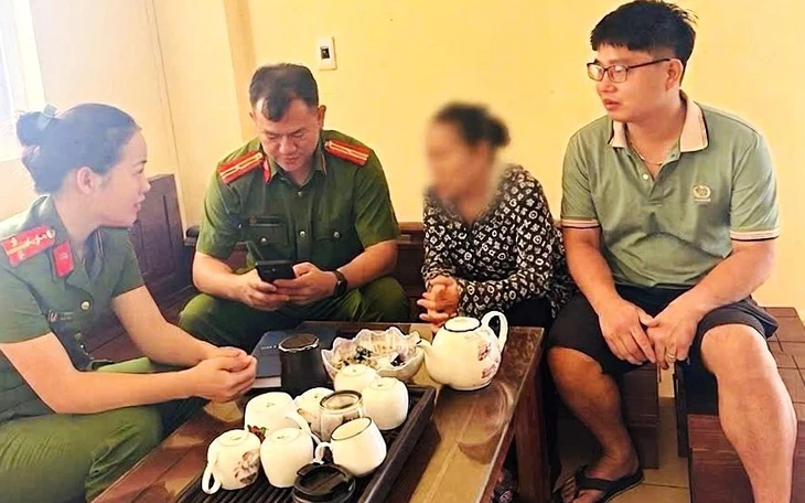 Hai mẹ con cùng bị khởi tố vì lừa đảo chiếm đoạt tài sản - Ảnh 2.