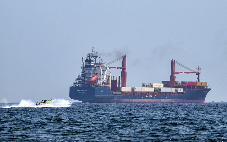 Bất chấp Mỹ phong tỏa, tàu Iran thành công đưa 9 triệu thùng dầu ra thị trường - Ảnh 2.