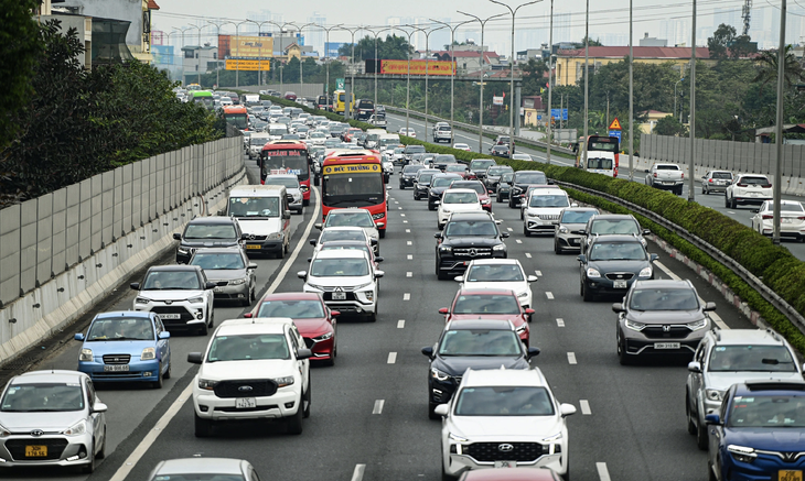 Xe tải tông xe đầu kéo đang dừng ở làn khẩn cấp làm 1 người chết, Cục CSGT phát cảnh báo - Ảnh 2.