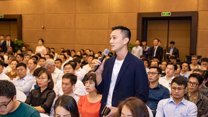 'Dồn dập' câu hỏi cổ đông gửi ông Phạm Nhật Vượng: Một ngày của người giàu nhất Đông Nam Á ra sao? - Ảnh 2.