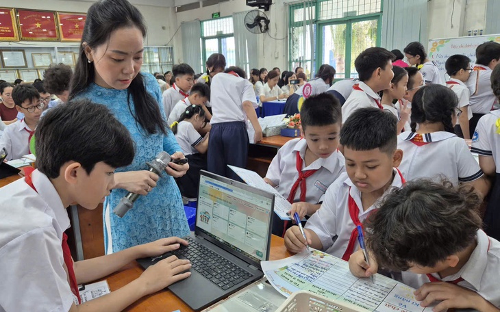 Máy khoan mini, robot và lớp học thông minh hút người xem - Ảnh 6.