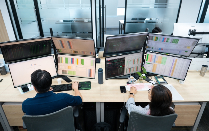 Cổ phiếu ngân hàng nổi sóng, VIC và VCB kéo VN-Index tăng hơn 13 điểm - Ảnh 2.