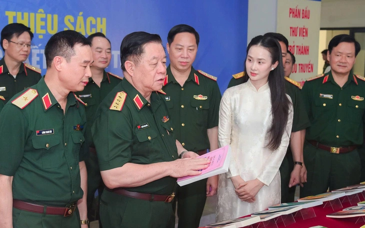 Sách mới của Đại tướng Nguyễn Trọng Nghĩa: cán bộ gương mẫu thì nhân dân tin tưởng - Ảnh 4.