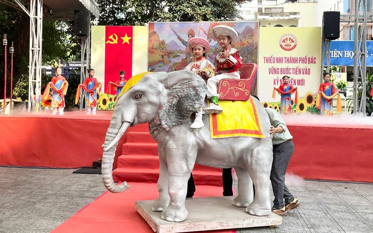 ‘Việt Bắc của tôi’, khi văn chương không minh họa lịch sử, không đúc kết bài học - Ảnh 2.