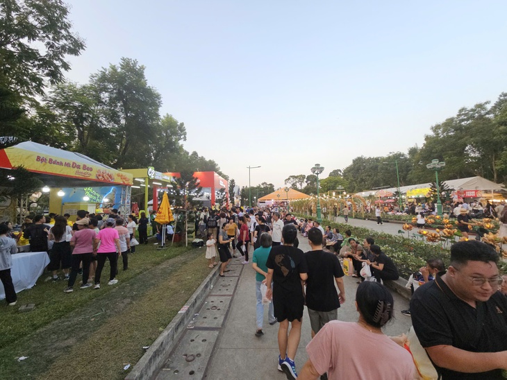 Nhộn nhịp Lễ hội Bánh mì Việt Nam 2026, nhiều quầy khách xếp hàng dài chờ thưởng thức - Ảnh 8.