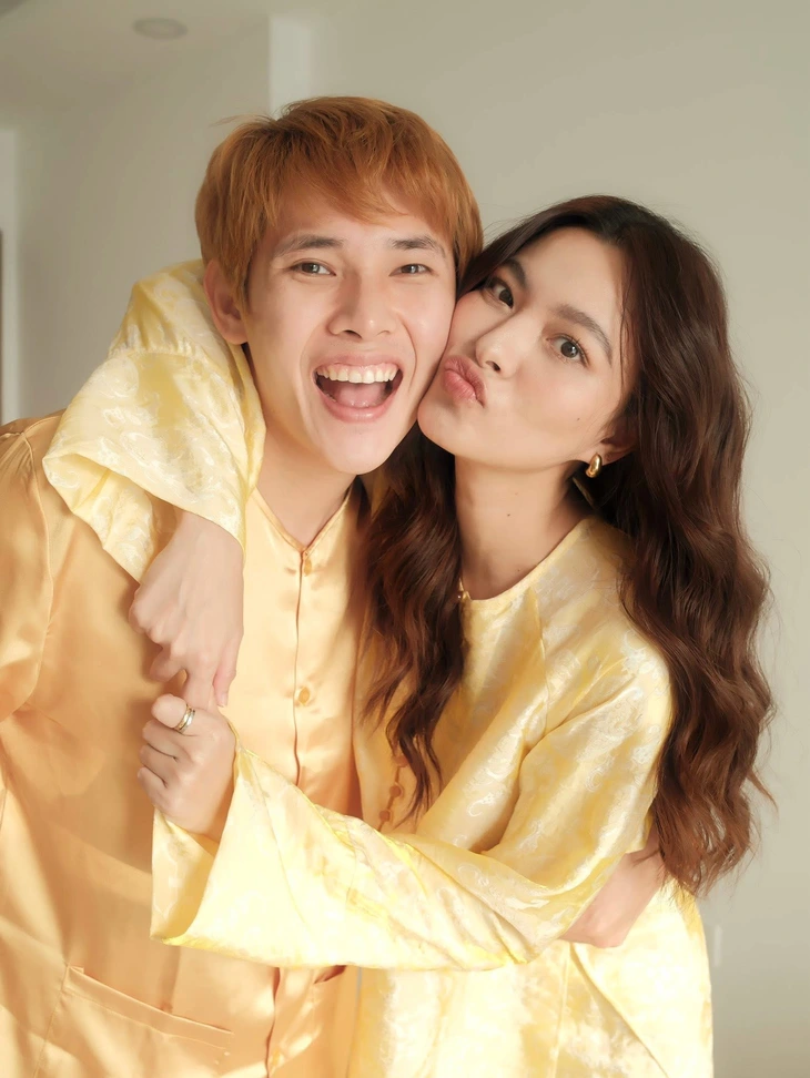 Quỳnh Lý - Tú Hảo hết giấu giếm, xả luôn kho ảnh hẹn hò hơn năm qua - Ảnh 2.