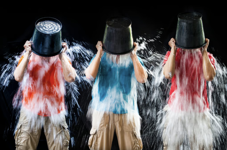 Thử thách 'kẹp chân leo cột đèn' là gì mà phải... né lẹ? - Ảnh 3.