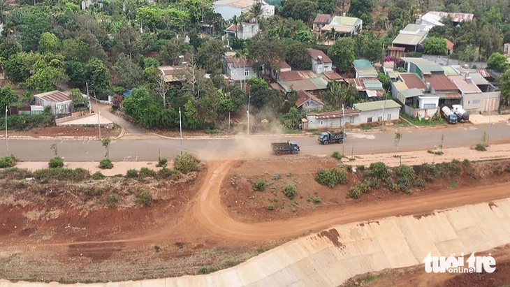 múc đất - Ảnh 3.