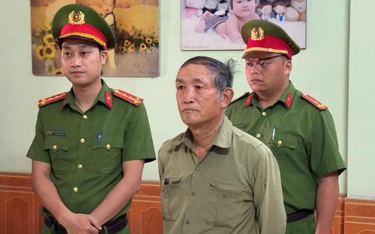  Bắt nhiều người trong vụ khiêng quan tài có người sống bên trong diễu phố - Ảnh 3.