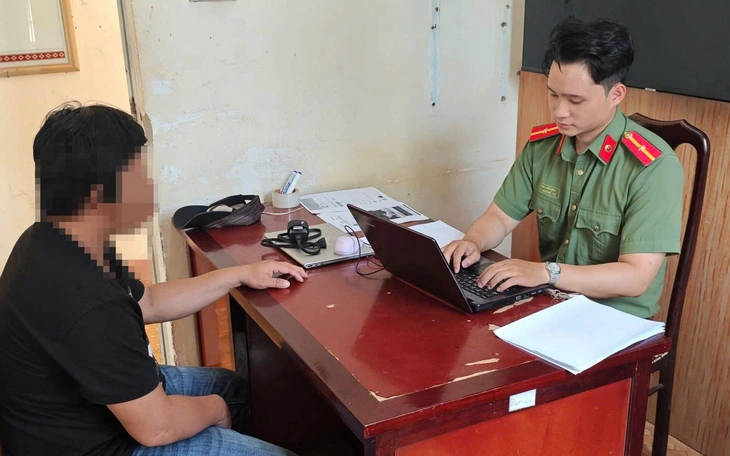 Bắt bị can bị cáo buộc xuyên tạc, xúc phạm tổ chức, cá nhân - Ảnh 2.