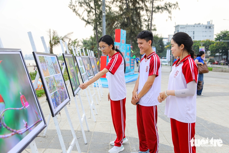 Hơn 600 người chung tay làm sạch bãi biển Đà Nẵng, đổi rác lấy cây xanh  - Ảnh 6.