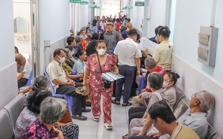Người tạm trú tại TP.HCM có được khám sức khỏe định kỳ miễn phí? - Ảnh 2.